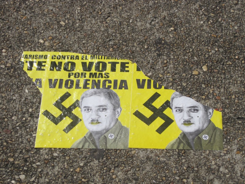flyer tegen Otto Perez Molina, Guatemala Stad, 20-10-2011. Frauke Decoodt