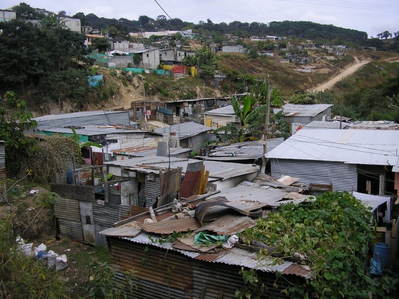 Krottenwijk in Zona 18, Guatemala Stad. Door Anoniem, 2008.