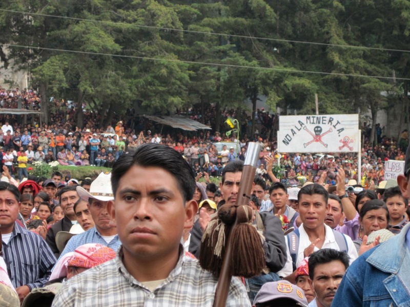 Pueblos orginarios de todo Guatemala bajaron a San Juan Sacatepéquez para extresar su protesta contra mega-proyectos, como la mineria, en sus territorios.